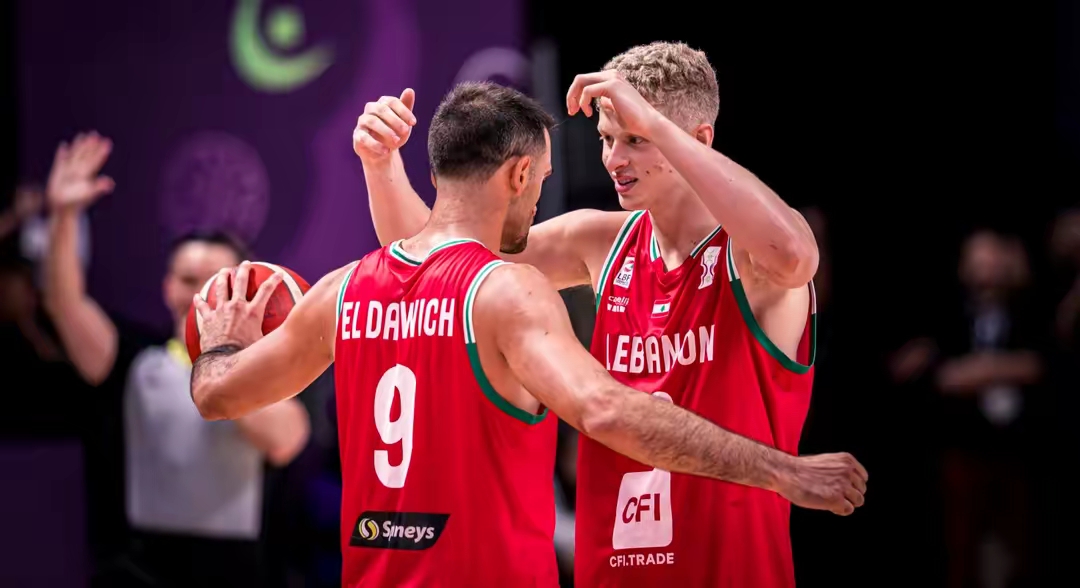 九游.中国官网-浓眉哥在热火比赛中精彩发挥风云突变圣安东尼奥马刺集结日主帅复盘，切尔西官宣签约备战法国杯瞬间刷屏